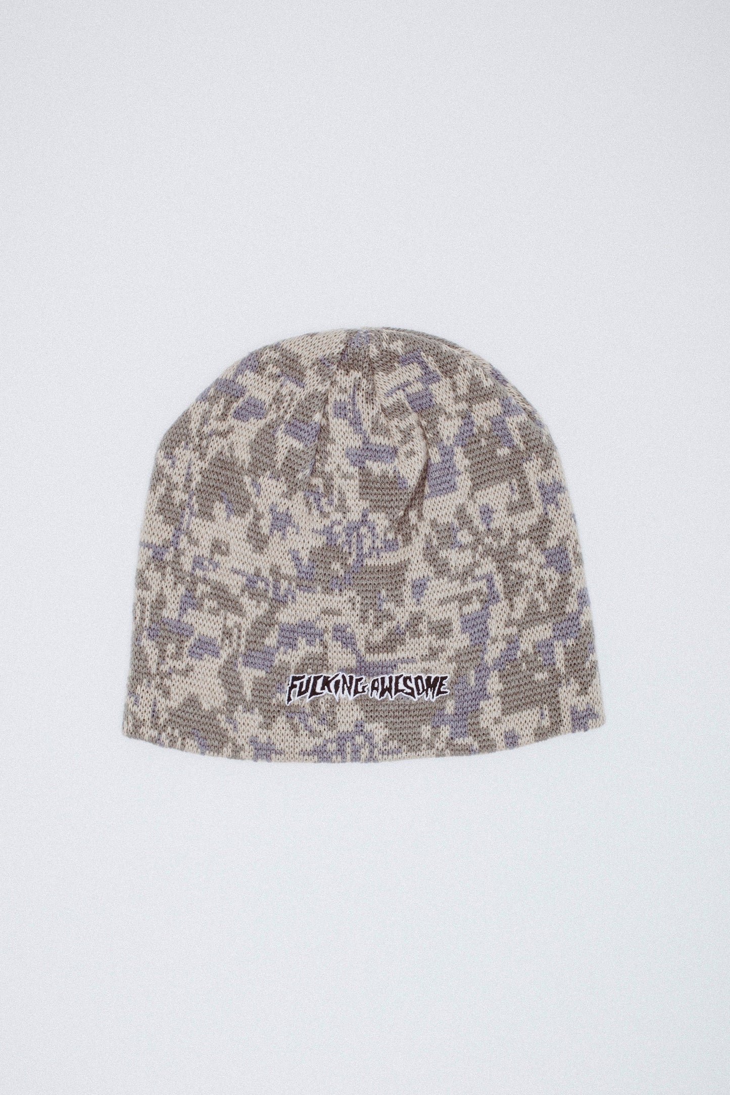 EMBROIDERED STAMP LOGO SKULLY BEANIE (CAMO)