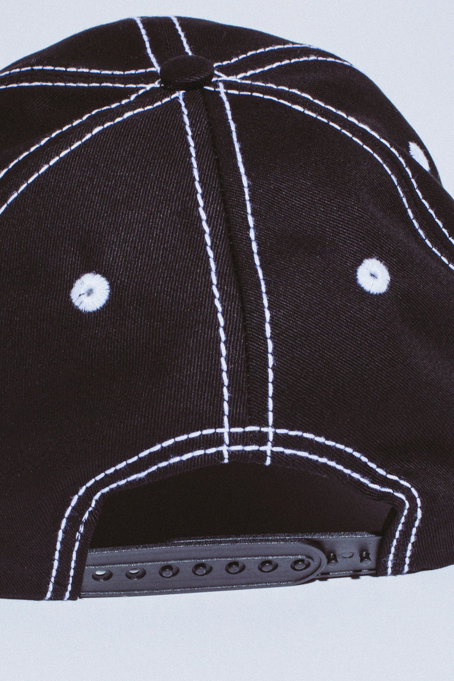 SEDUCTION CONTRAST STITCH 6PANEL HAT (BLACK)